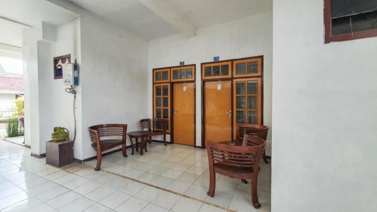 Reddoorz At Pujon Malang Hotel Batu  Buitenkant foto